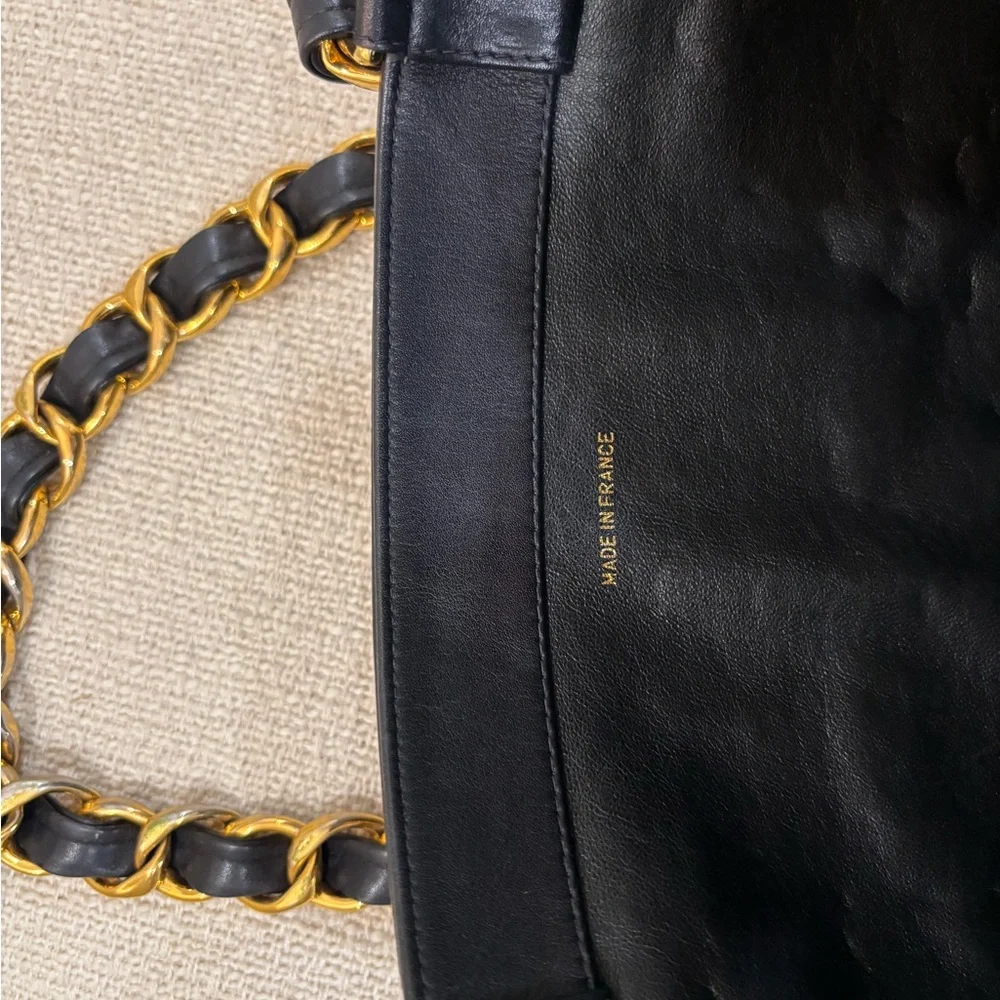 Vintage Chanel!!! Buy this Authentic CHANEL large lambskin shopping tote - Picture 13 of 16